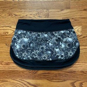 Lululemon size 4 skirt like new condition